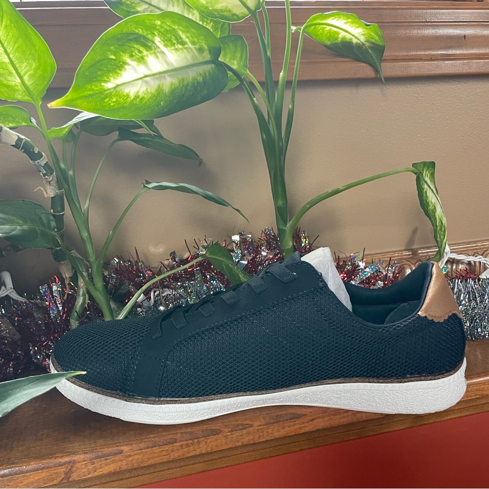 DR. SCHOLL’S WOMEN’S SEASIDE OXFORDS. NAVY BLUE. SIZE 11. NEW IN BOX.